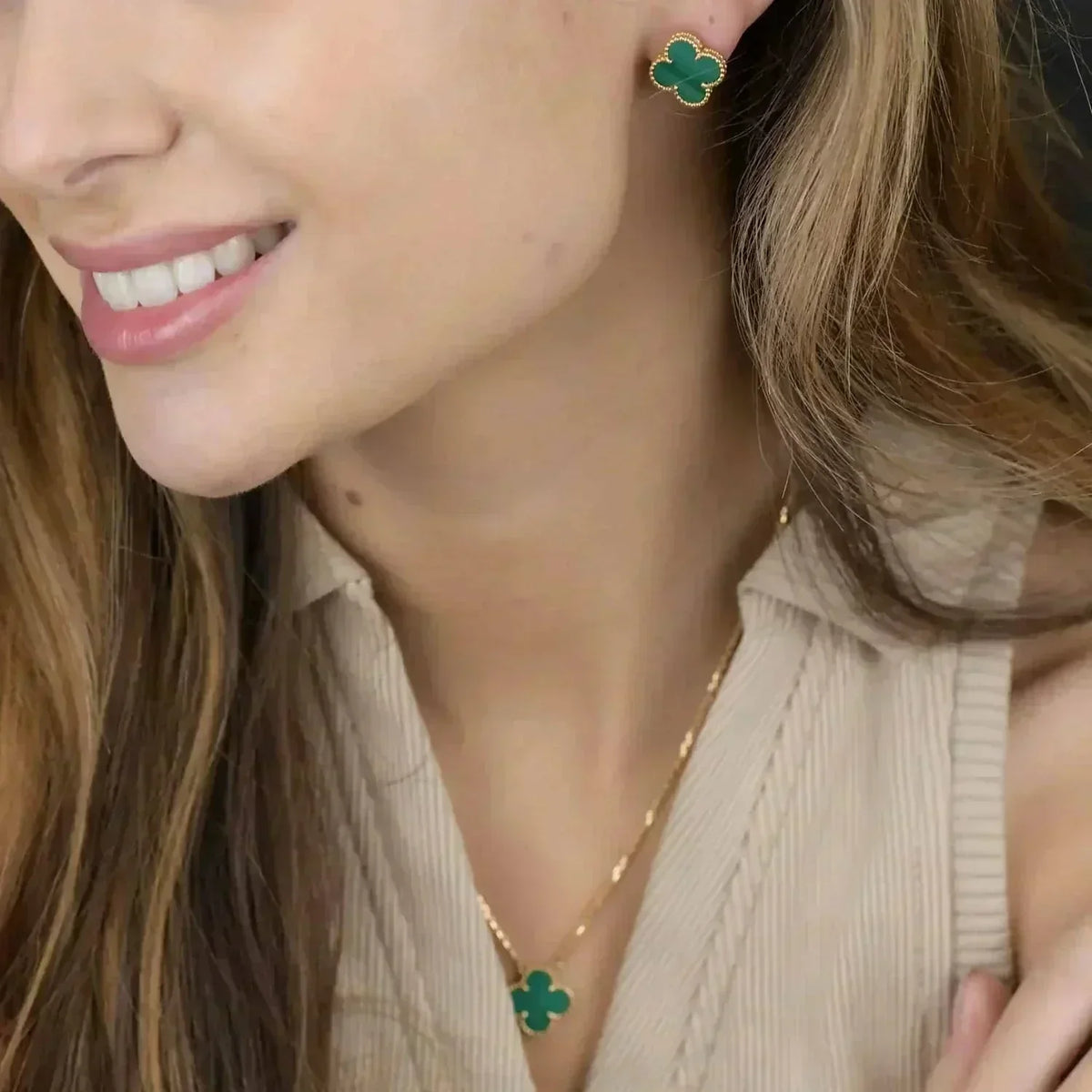 VCA CLOVER MINI 9.5MM MALACHITE EARRINGS